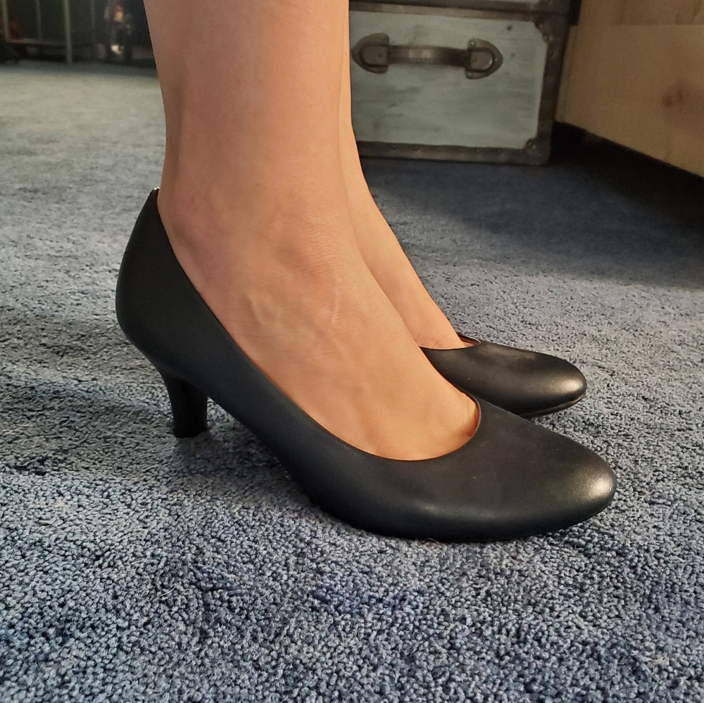 Life Stride Navy Blue Heels/Pumps